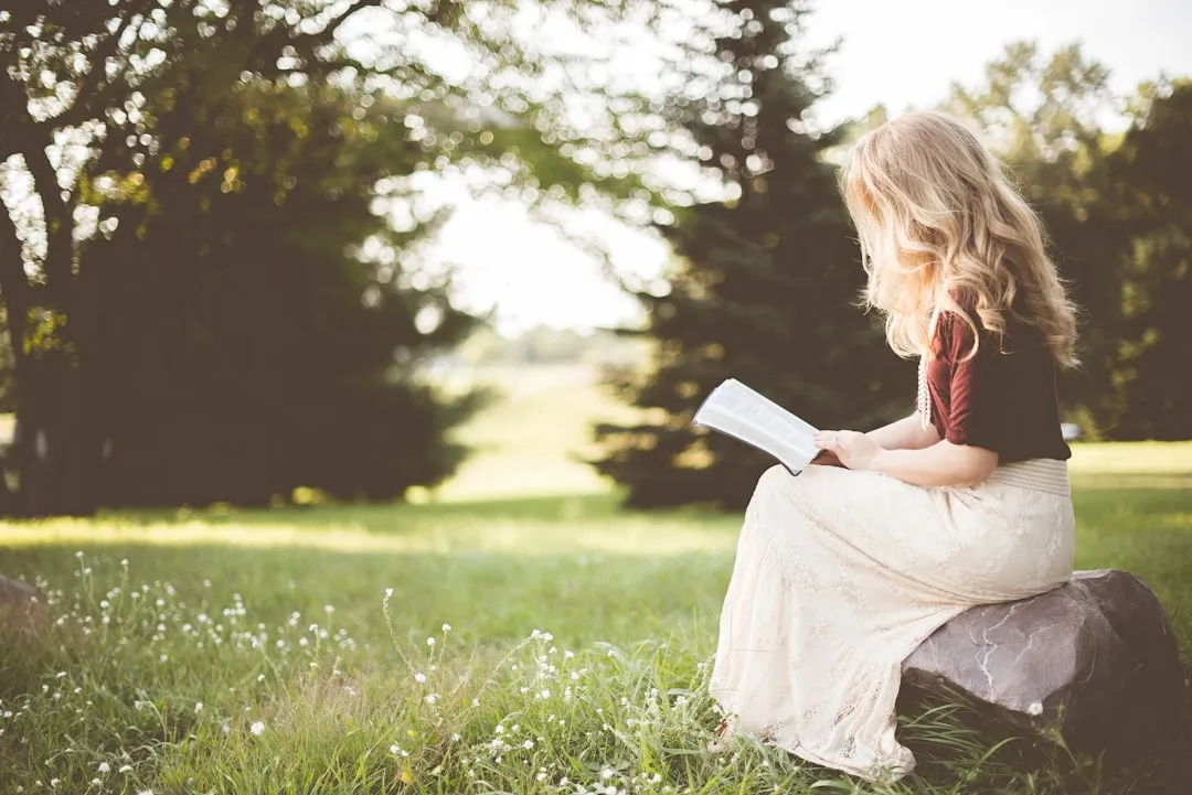 Photo Language learning: guide, student, book, language, dictionary, laptop, headphones